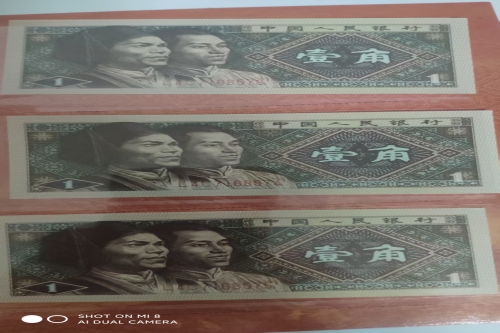 一位来自山东省新泰市的晁老师，有一些藏品和很好的老物件，急需找到爱好的收藏家，有意者请联系我。目前藏友老师比较着急，只要您是真心诚意想要收藏，一切好商量