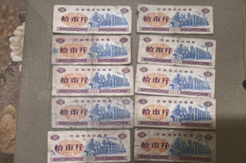 一位来自河南省郑州市的李老师，有一些藏品和很好的老物件，急需找到爱好的收藏家，有意者请联系我。目前藏友老师比较着急，只要您是真心诚意想要收藏，一切好商量。