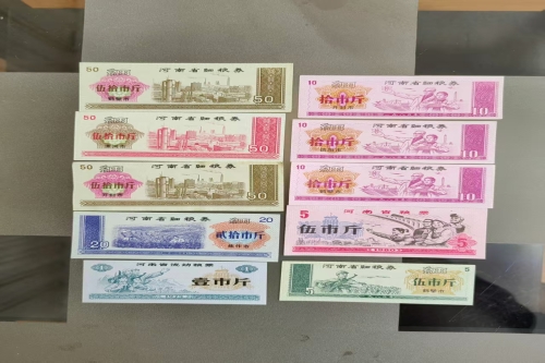 一位来自云南省昆明市的李老师，有一些藏品和很好的老物件，急需找到爱好的收藏家，有意者请联系我。目前藏友老师比较着急，只要您是真心诚意想要收藏，一切好商量。