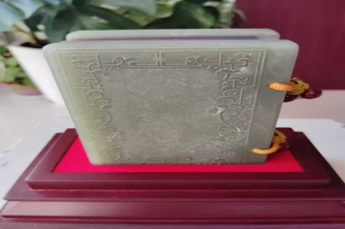 一位来自山西省晋中市的范老师，有一些藏品和很好的老物件，急需找到爱好的收藏家，有意者请联系我。目前藏友老师比较着急，只要您是真心诚意想要收藏，一切好商量。