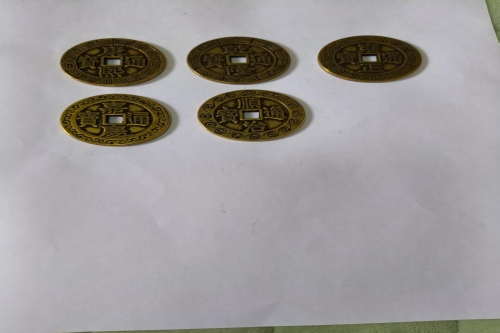 一位来自广东省广州市的陈老师，有一些藏品和很好的老物件，急需找到爱好的收藏家，有意者请联系我。目前藏友老师比较着急，只要您是真心诚意想要收藏，一切好商量。