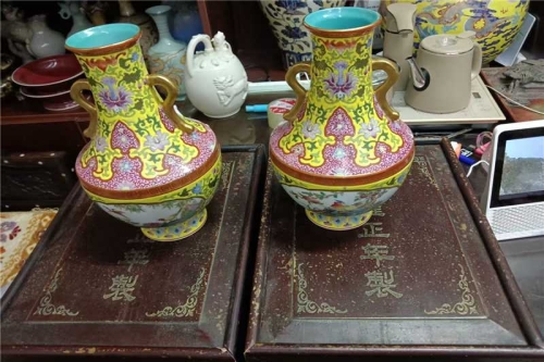 一位来自广东省东莞市的李老师，有一些藏品和很好的老物件，急需找到爱好的收藏家，有意者请联系我。目前藏友老师比较着急，只要您是真心诚意想要收藏，一切好商量。