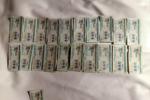 一位来自河北保定市的田老师，有一些藏品和很好的老物件，急需找到爱好的收藏家，有意者请联系我。目前藏友老师比较着急，只要您是真心诚意想要收藏，一切好商量。