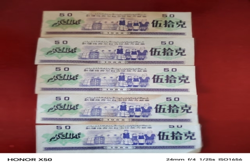 一位来自新疆伊犁哈萨克自治州的穆老师，有一些藏品和很好的老物件，急需找到爱好的收藏家，有意者请联系我。目前藏友老师比较着急，只要您是真心诚意想要收藏，一切好商量。