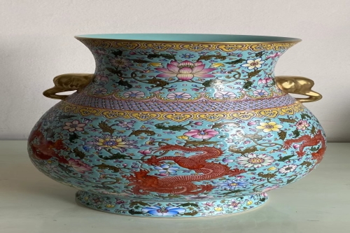 一位来自江苏省苏州市的胡老师，有一些藏品和很好的老物件，急需找到爱好的收藏家，有意者请联系我。目前藏友老师比较着急，只要您是真心诚意想要收藏，一切好商量。