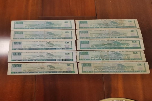 一位来自江苏省苏州市的钱老师，有一些藏品和很好的老物件，急需找到爱好的收藏家，有意者请联系我。目前藏友老师比较着急，只要您是真心诚意想要收藏，一切好商量。