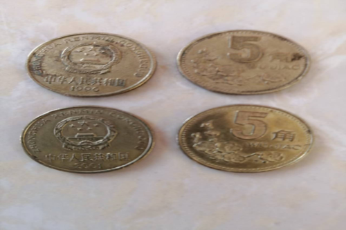 一位来自江西省赣州市的李老师，有一些藏品和很好的老物件，急需找到爱好的收藏家，有意者请联系我。目前藏友老师比较着急，只要您是真心诚意想要收藏，一切好商量。