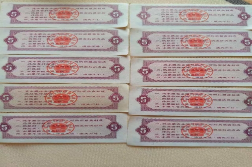 一位来自湖南岳阳市的王老师，有一些藏品和很好的老物件，急需找到爱好的收藏家，有意者请联系我。目前藏友老师比较着急，只要您是真心诚意想要收藏，一切好商量。