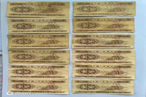 一位来自河南省新乡市的张老师，有一些藏品和很好的老物件，急需找到爱好的收藏家，有意者请联系我。目前藏友老师比较着急，只要您是真心诚意想要收藏，一切好商量。