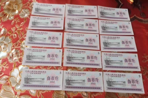 一位来自山西省忻州市的郑老师，有一些藏品和很好的老物件，急需找到爱好的收藏家，有意者请联系我。目前藏友老师比较着急，只要您是真心诚意想要收藏，一切好商量。