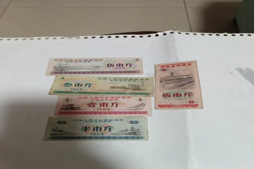 一位来自广东省佛山市禅城区华新路的张老师，有一些藏品和很好的老物件，急需找到爱好的收藏家，有意者请联系我。目前藏友老师比较着急，只要您是真心诚意想要收藏，一切好商量。