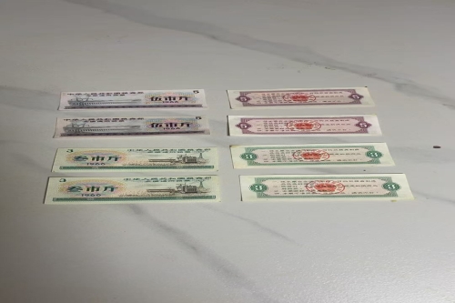 一位来自山东省威海市的滕老师，有一些藏品和很好的老物件，急需找到爱好的收藏家，有意者请联系我。目前藏友老师比较着急，只要您是真心诚意想要收藏，一切好商量。