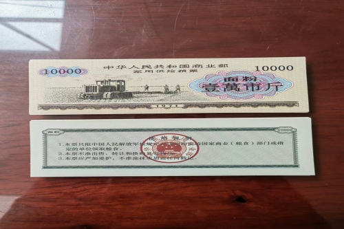 一位来住广东省清远市的唐老师，有一些藏品和老物件，急需出手，有意者联系，价格好商量。