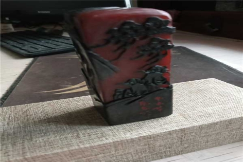 一位来自新疆乌鲁木齐的秦老师，有一些藏品和很好的老物件，急需找到爱好的收藏家，有意者请联系我。目前藏友老师比较着急，只要您是真心诚意想要收藏，一切好商量。