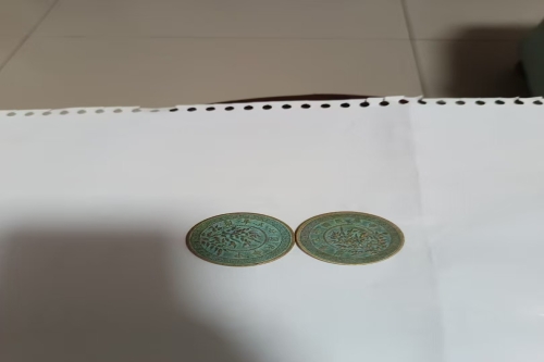 一位来自广东省佛山市禅城区华新路的张老师，有一些藏品和很好的老物件，急需找到爱好的收藏家，有意者请联系我。目前藏友老师比较着急，只要您是真心诚意想要收藏，一切好商量。
