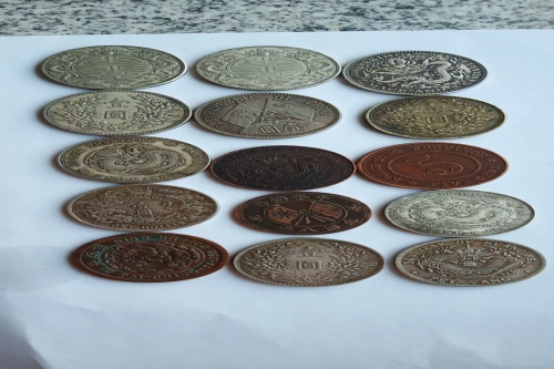 一位来自新疆哈密市的陶老师，有一些藏品和很好的老物件，急需找到爱好的收藏家，有意者请联系我。目前藏友老师比较着急，只要您是真心诚意想要收藏，一切好商量。