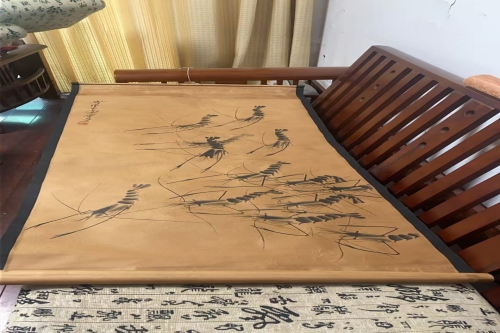 一位来住上海市浦东新区的金老师，有一些藏品和老物件，急需出手，有意者联系，价格好商量。