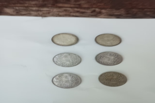 一位来自上海市崇明区的龚老师，有一些藏品和很好的老物件，急需找到爱好的收藏家，有意者请联系我。目前藏友老师比较着急，只要您是真心诚意想要收藏，一切好商量。