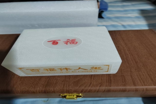 一位来住山西长治市的苗老师，有一些藏品和老物件，急需出手，有意者联系，价格好商量。