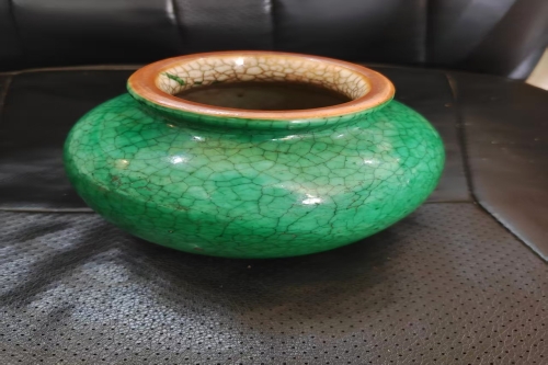 一位来自河南省三门峡市的秦老师，有一些藏品和很好的老物件，急需找到爱好的收藏家，有意者请联系我。目前藏友老师比较着急，只要您是真心诚意想要收藏，一切好商量。