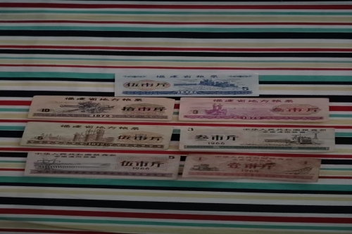 一位来自福建省三明市的戴老师，有一些藏品和很好的老物件，急需找到爱好的收藏家，有意者请联系我。目前藏友老师比较着急，只要您是真心诚意想要收藏，一切好商量。