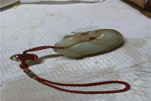 一位来自江苏省镇江市的王老师，有一些藏品和很好的老物件，急需找到爱好的收藏家，有意者请联系我。目前藏友老师比较着急，只要您是真心诚意想要收藏，一切好商量。