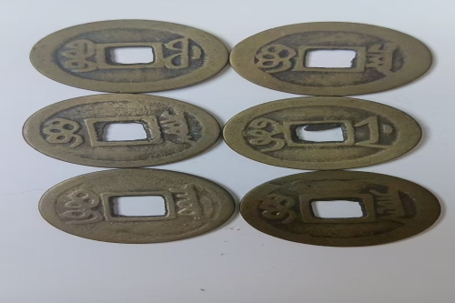 一位来自辽宁省大连市的赵老师，有一些藏品和很好的老物件，急需找到爱好的收藏家，有意者请联系我。目前藏友老师比较着急，只要您是真心诚意想要收藏，一切好商量。