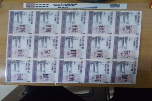 一位来自福建省泉州市的施老师，有一些藏品和很好的老物件，急需找到爱好的收藏家，有意者请联系我。目前藏友老师比较着急，只要您是真心诚意想要收藏，一切好商量。