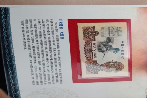 一位来自江苏省，扬州市的蒋老师，有一些藏品和老物件，急需出手，有意者联系，价格好商量。