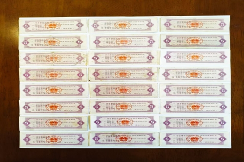 一位来自江西省宜春市的朱老师，有一些藏品和很好的老物件，急需找到爱好的收藏家，有意者请联系我。目前藏友老师比较着急，只要您是真心诚意想要收藏，一切好商量。