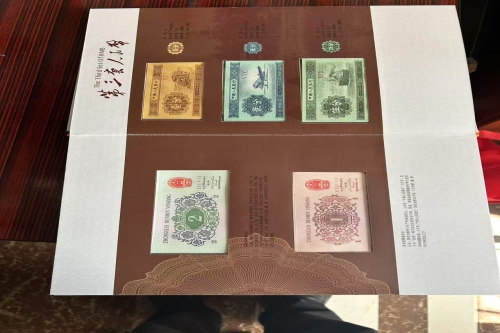 一位来自福建省泉州市的林老师，有一些藏品和很好的老物件，急需找到爱好的收藏家，有意者请联系我。目前藏友老师比较着急，只要您是真心诚意想要收藏，一切好商量。