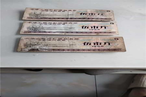 一位来自黑龙江省鸡西市的李老师，有一些藏品和很好的老物件，急需找到爱好的收藏家，有意者请联系我。目前藏友老师比较着急，只要您是真心诚意想要收藏，一切好商量。