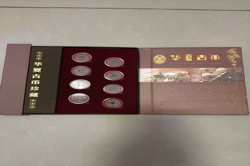 一位来自天津的胡老师，有一些藏品和老物件，急需出手，有意者联系，价格好商量。 