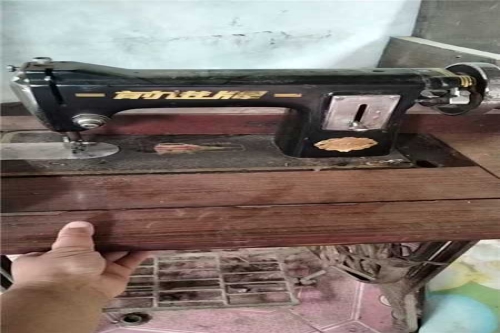 一位来自河北省保定市的张老师，有一些藏品和很好的老物件，急需找到爱好的收藏家，有意者请联系我。目前藏友老师比较着急，只要您是真心诚意想要收藏，一切好商量。