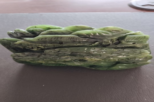 一位来自江苏省连云港市的苏老师，有一些藏品和很好的老物件，急需找到爱好的收藏家，有意者请联系我。目前藏友老师比较着急，只要您是真心诚意想要收藏，一切好商量。