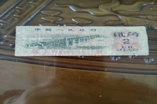 一位来自江西省上饶市的陈老师，有一些藏品和很好的老物件，急需找到爱好的收藏家，有意者请联系我。目前藏友老师比较着急，只要您是真心诚意想要收藏，一切好商量。