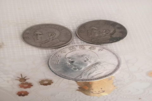 一位来住内蒙古锡林郭勒阿巴嗄旗的杨老师，有一些藏品和老物件，急需出手，有意者联系，价格好商量。