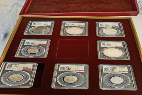 一位来自浙江省温州市的杜老师，有一些藏品和很好的老物件，急需找到爱好的收藏家，有意者请联系我。目前藏友老师比较着急，只要您是真心诚意想要收藏，一切好商量。