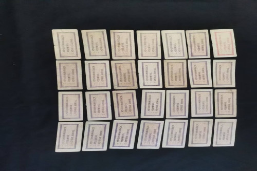 一位来自辽宁省沈阳市的栾老师，有一些藏品和很好的老物件，急需找到爱好的收藏家，有意者请联系我。目前藏友老师比较着急，只要您是真心诚意想要收藏，一切好商量。