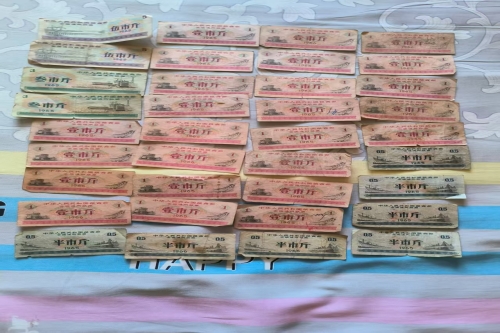 一位来自河北省唐山市的黎老师，有一些藏品和很好的老物件，急需找到爱好的收藏家，有意者请联系我。目前藏友老师比较着急，只要您是真心诚意想要收藏，一切好商量。