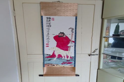 一位来自浙江省金华市的王老师，有一些藏品和很好的老物件，急需找到爱好的收藏家，有意者请联系我。目前藏友老师比较着急，只要您是真心诚意想要收藏，一切好商量。