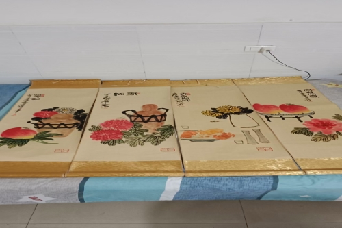 一位来自湖北省潜江市的陈老师，有一些藏品和老物件，急需出手，有意者联系，价格好商量。