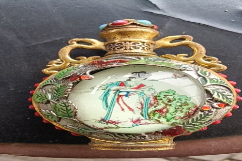 一位来自山西运城的杨老师，有一些藏品和很好的老物件，急需找到爱好的收藏家，有意者请联系我。目前藏友老师比较着急，只要您是真心诚意想要收藏，一切好商量。