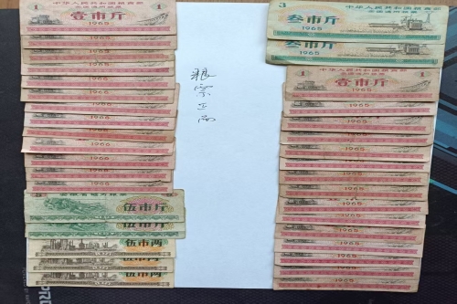 一位来住安徽省合肥市的张老师，有一些藏品和老物件，急需出手，有意者联系，价格好商量。