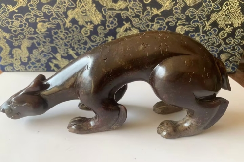 一位来自山东省烟台市的牛老师，有一些藏品和老物件，急需出手，有意者联系，价格好商量。