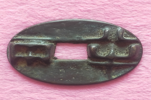 一位来自江苏省无锡市的陈老师，有一些藏品和很好的老物件，急需找到爱好的收藏家，有意者请联系我。目前藏友老师比较着急，只要您是真心诚意想要收藏，一切好商量。