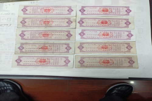 一位来自浙江杭州市的吕老师，有一些藏品和很好的老物件，急需找到爱好的收藏家，有意者请联系我。目前藏友老师比较着急，只要您是真心诚意想要收藏，一切好商量。