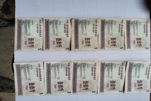 一位来自辽宁省的苑老师，有一些藏品和老物件，急需出手，有意者联系，价格好商量。