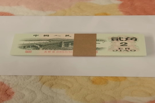 一位来自天津市静海区的王老师，有一些藏品和老物件，急需出手，有意者联系，价格好商量。