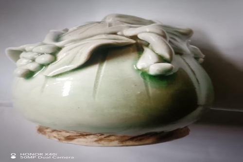 一位来自安徽省宿州市的刘老师，有一些藏品和很好的老物件，急需找到爱好的收藏家，有意者请联系我。目前藏友老师比较着急，只要您是真心诚意想要收藏，一切好商量。